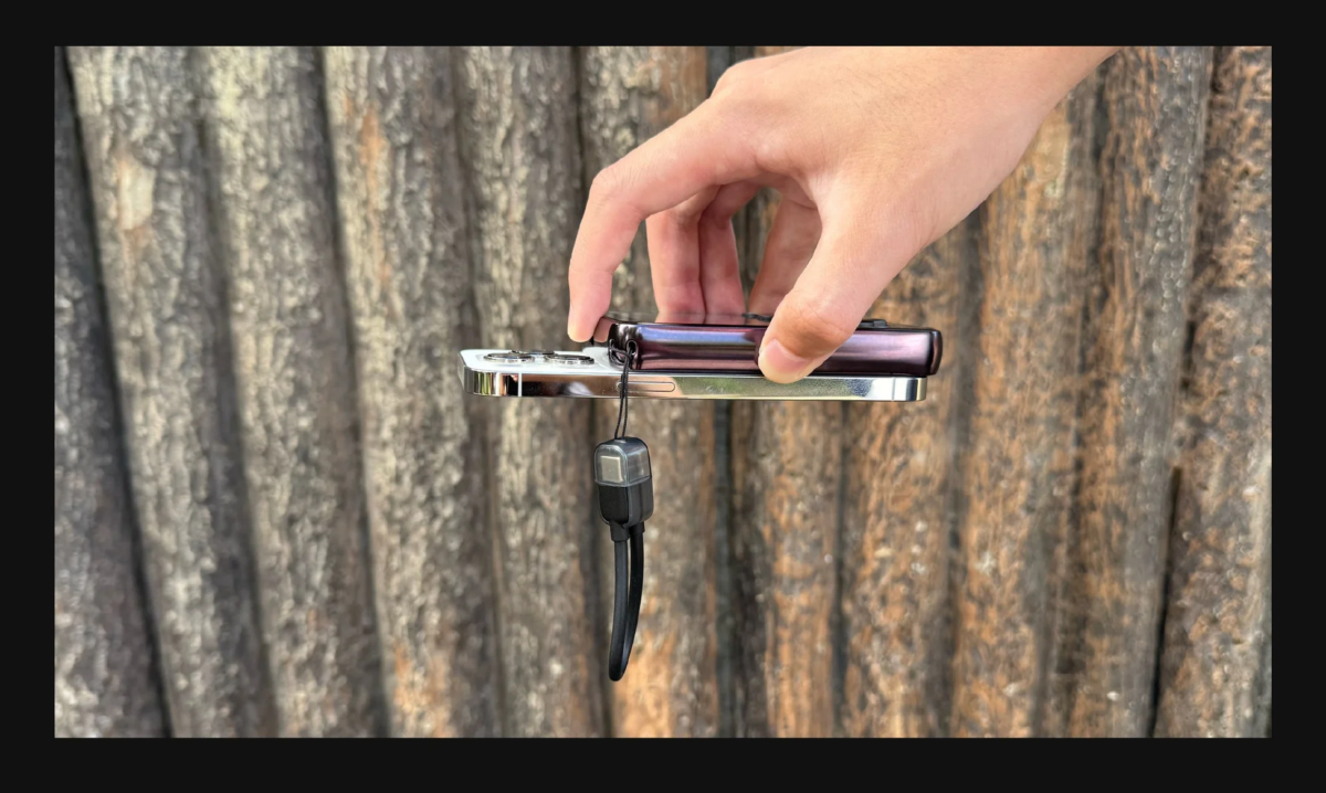 MagSafe対応でスマホ背面にピタッと貼り付け