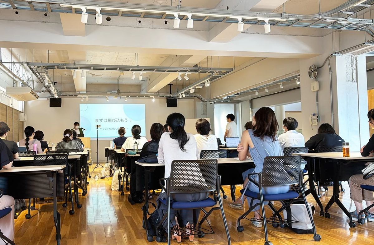 セミナーで学ぶ参加者たち