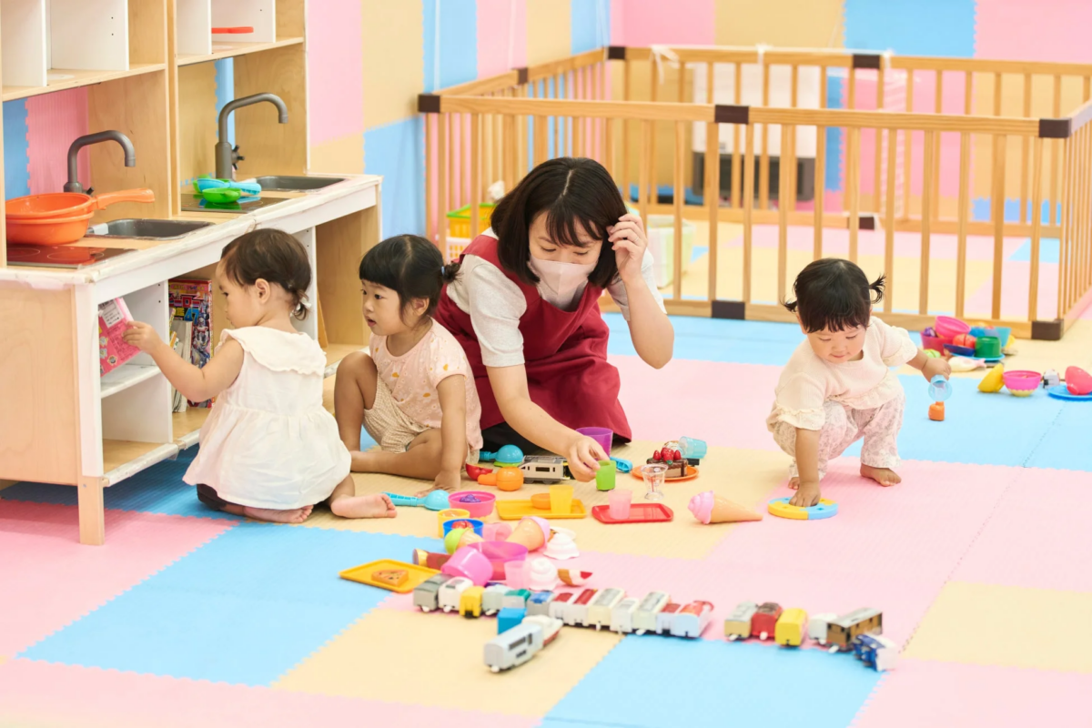 キッズスペースで遊ぶ子供たち