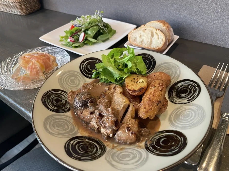 煮込み肉料理がメインの洋食セット