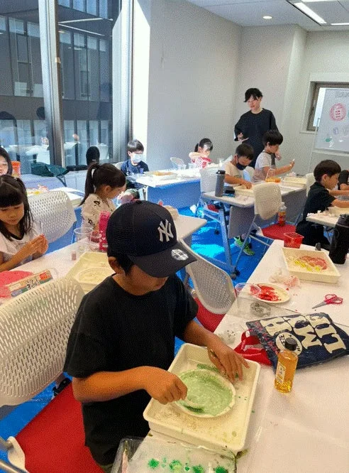 子供たちがものづくりワークショップに参加