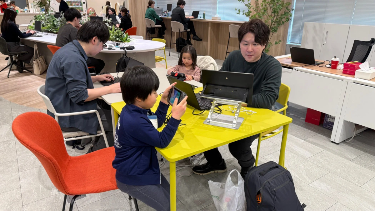 コワーキングスペースで仕事と子供
