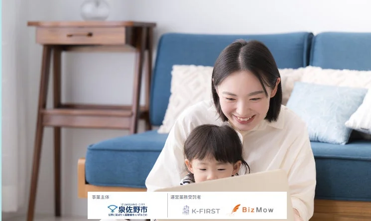 親子が絵本を読んでいる様子
