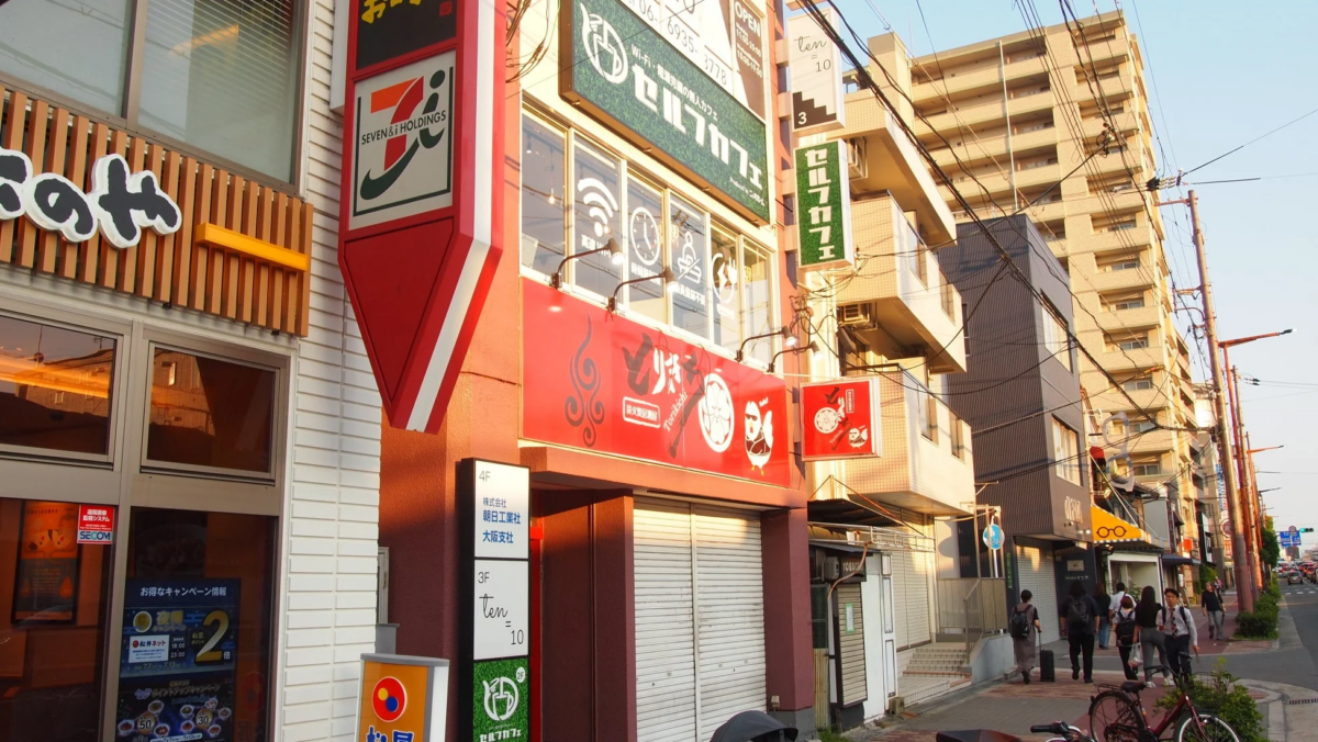 セルフカフェの店舗外観